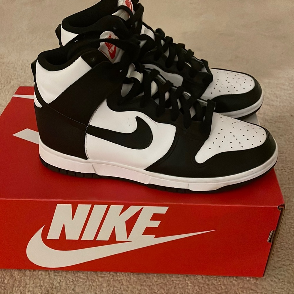 Nike dunks high top size 8 women’s black and white